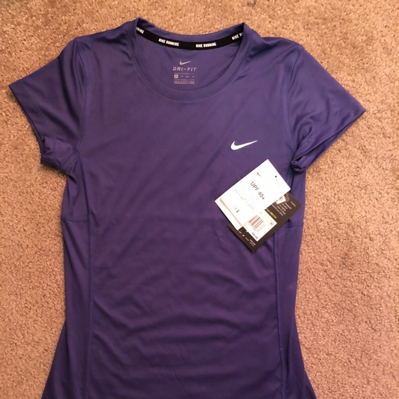 nike t shirt xs